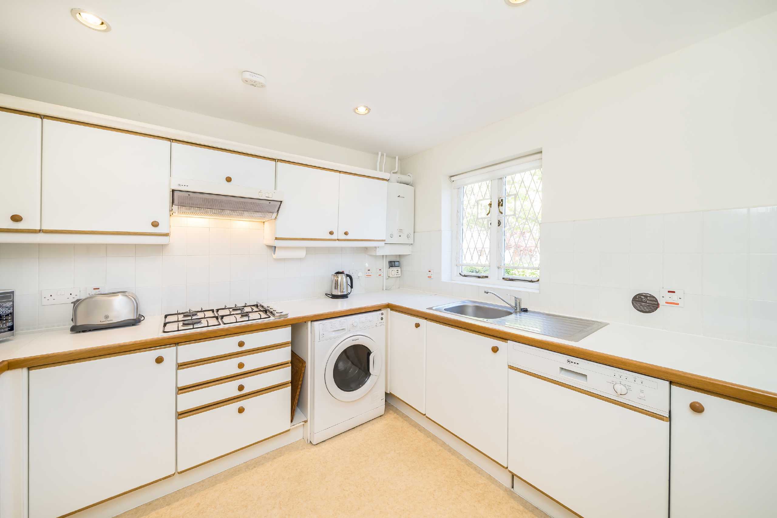 House Woodlawn Close in Greater London