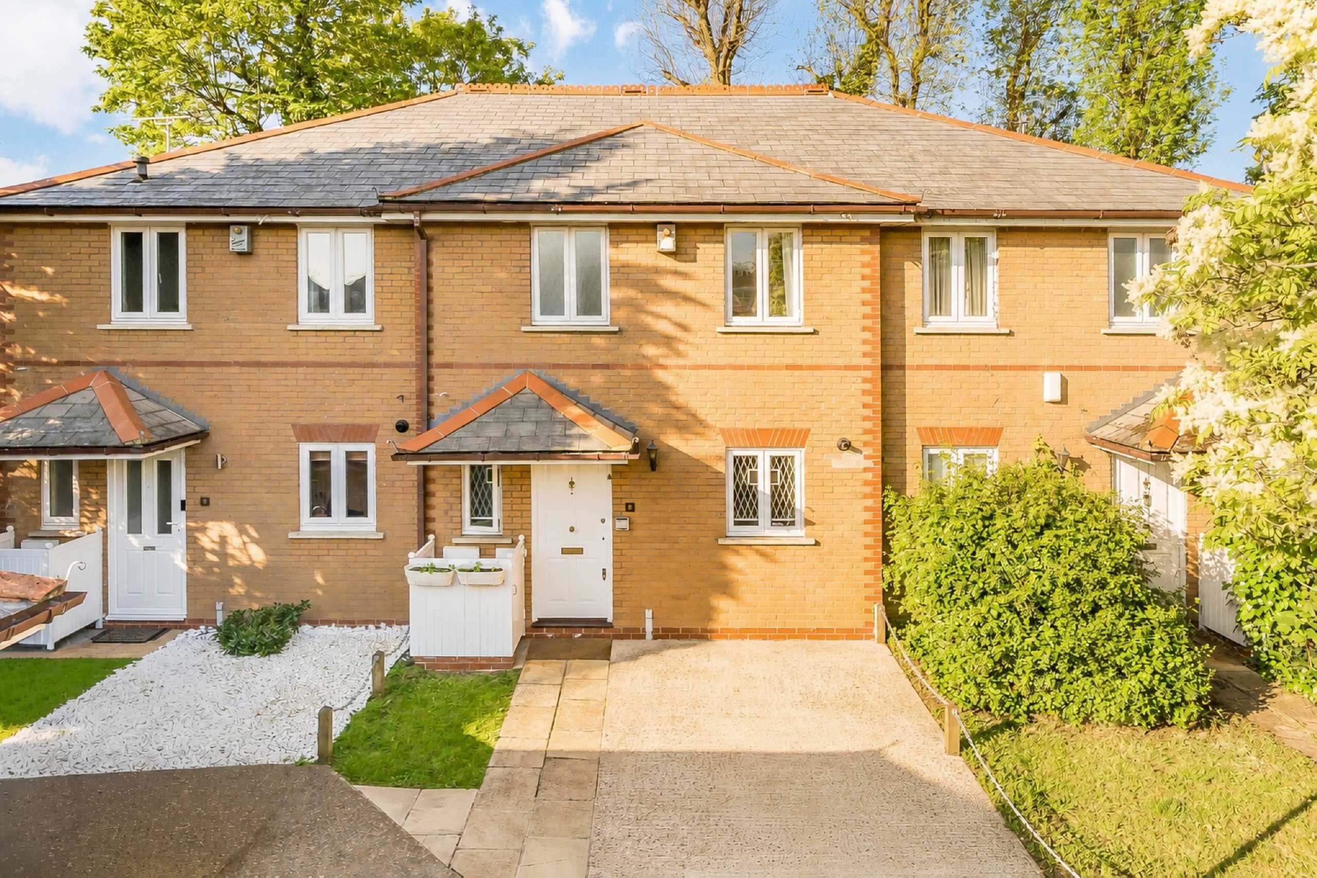 House Woodlawn Close in Greater London