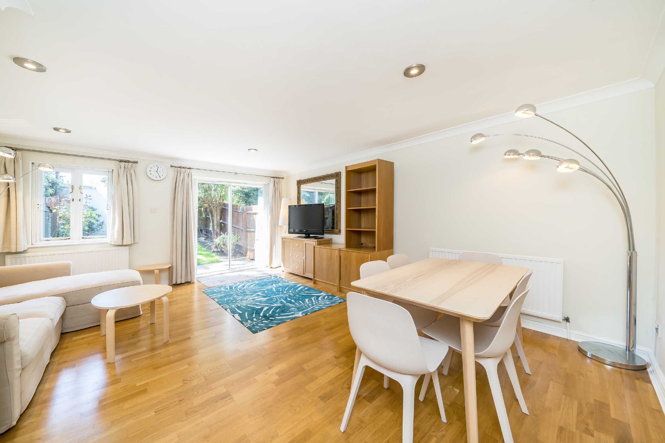 House Woodlawn Close in Greater London
