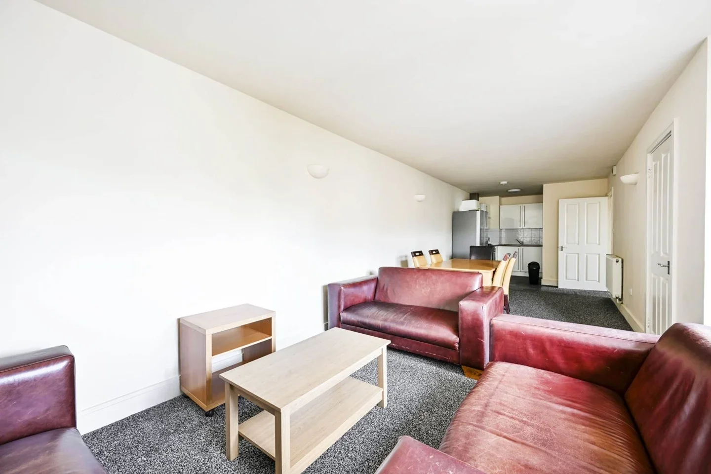 Flat Robinson Road in Greater London