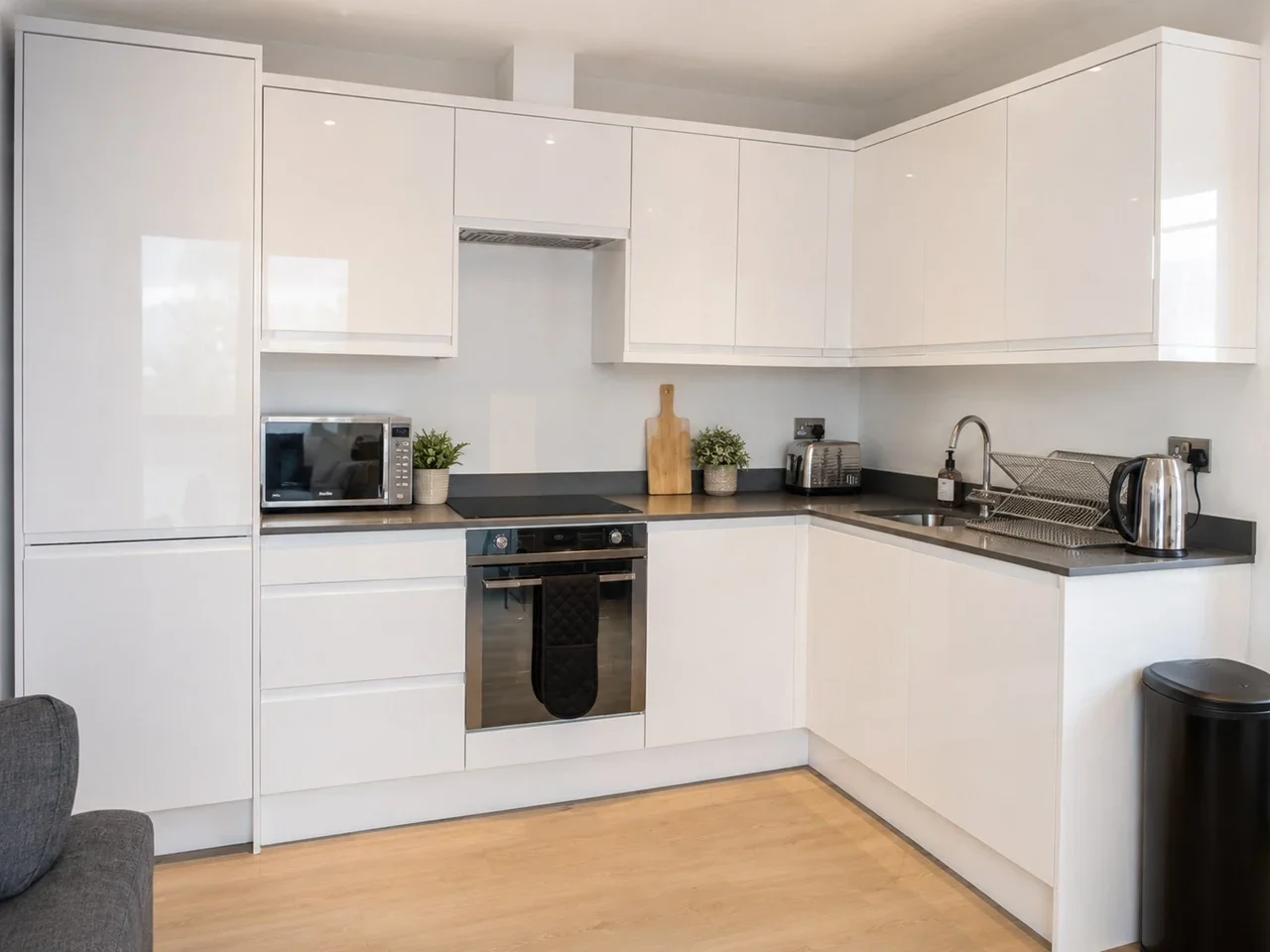 Flat Lincoln Road in Mole Valley