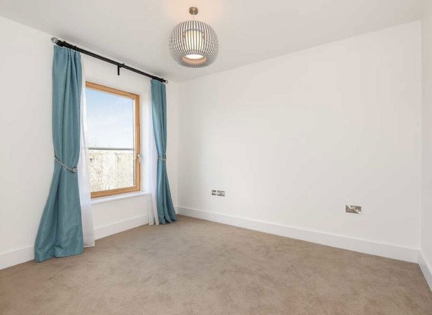 Flat Vinery Way in Greater London