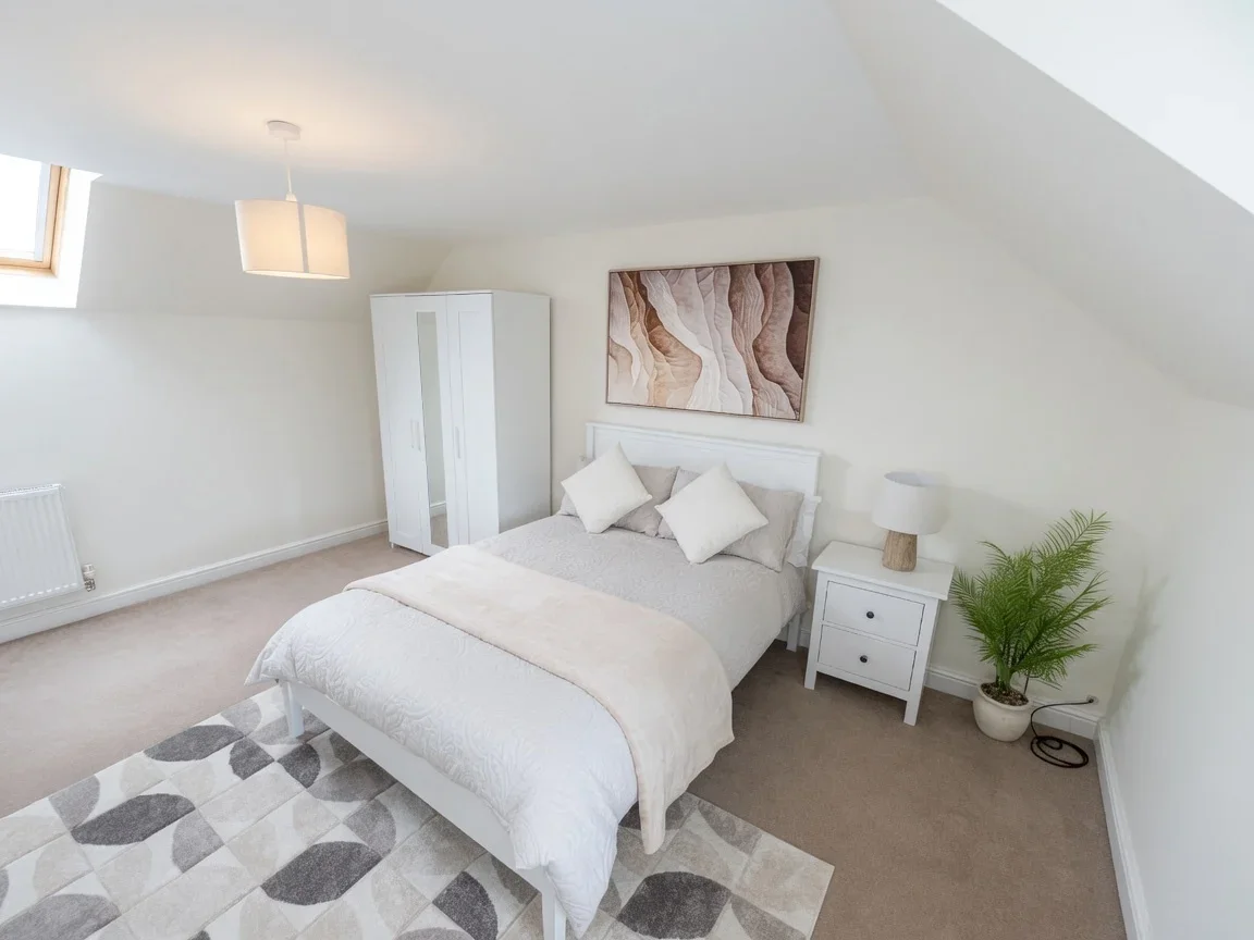 Room Ashengate Way in Wealden