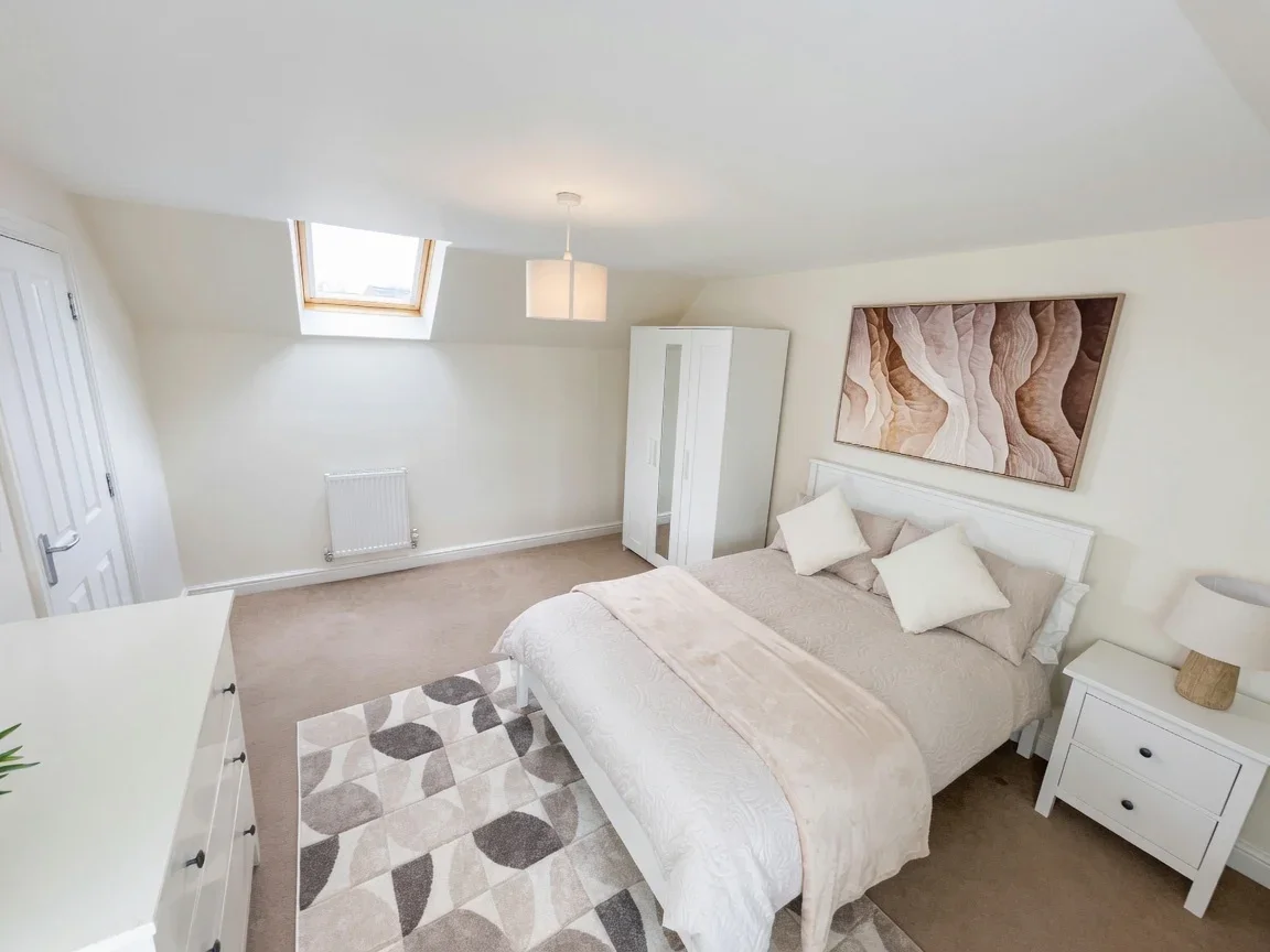 Room Ashengate Way in Wealden