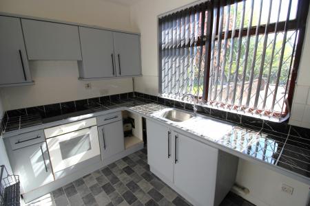Flat Wellmead Close in Manchester