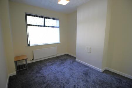 Flat Wellmead Close in Manchester