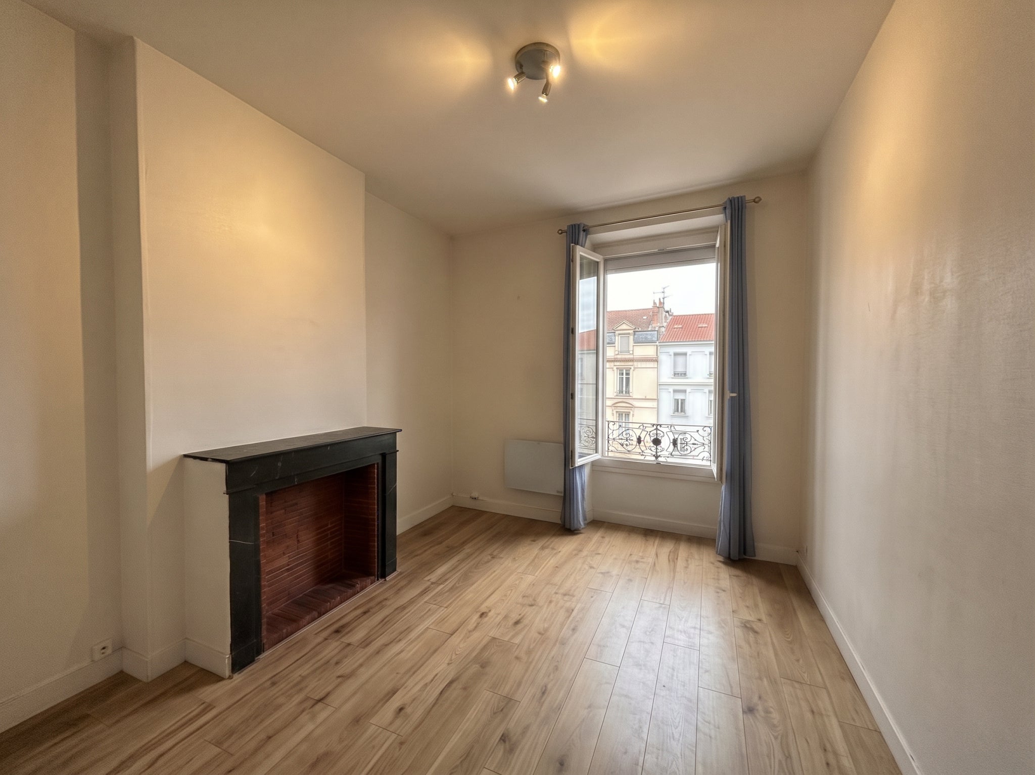 Flat Cours Émile Zola in Villeurbanne