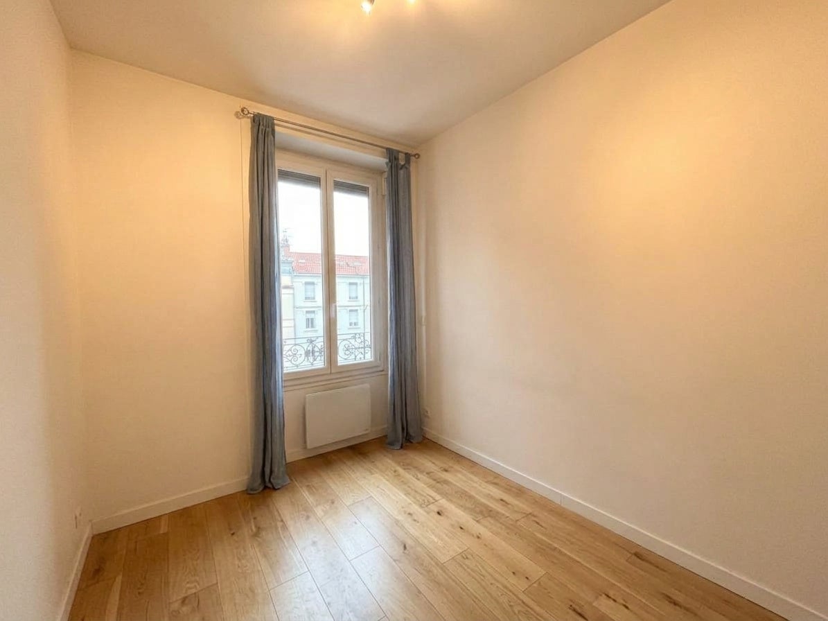 Flat Cours Émile Zola in Villeurbanne