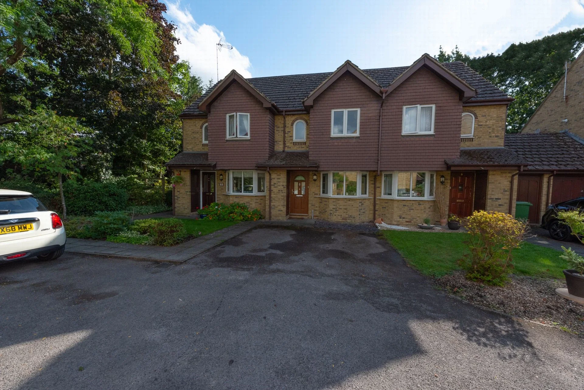 House Minehurst Road in Surrey Heath