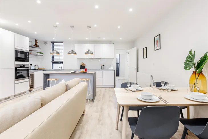 Flat Grange Road in Greater London