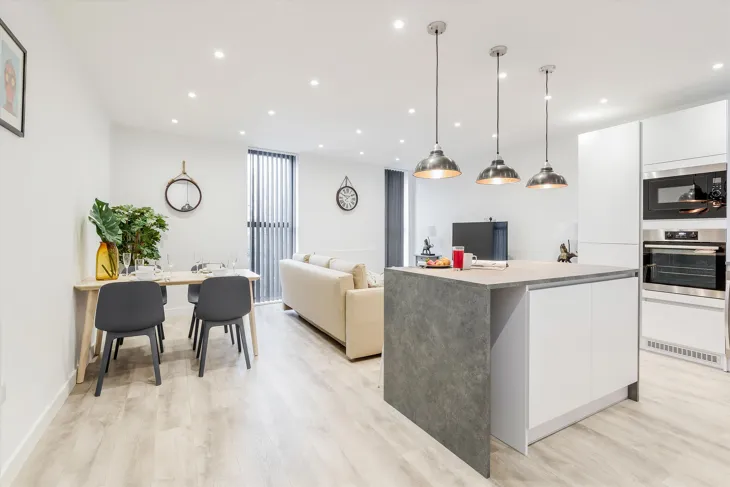 Flat Grange Road in Greater London
