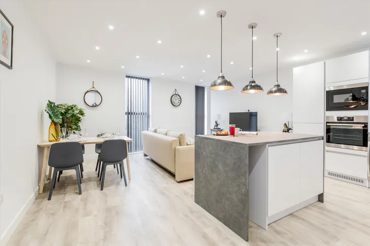 Flat Grange Road in Greater London