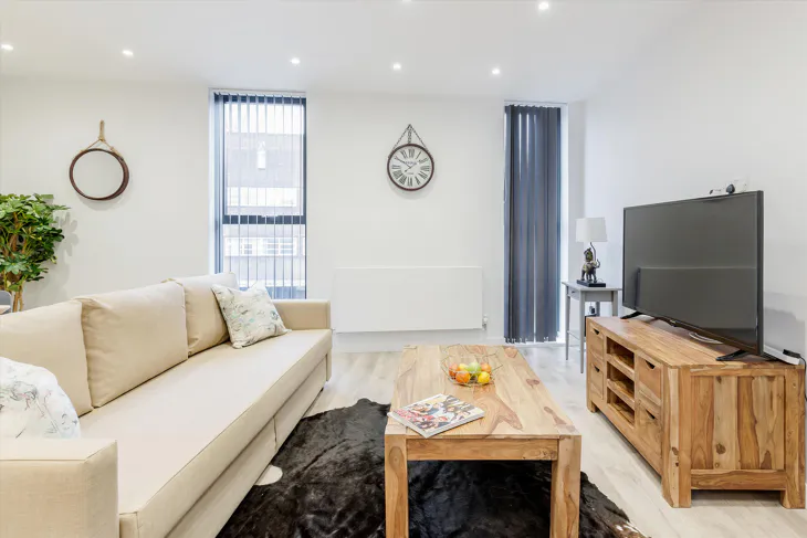 Flat Grange Road in Greater London