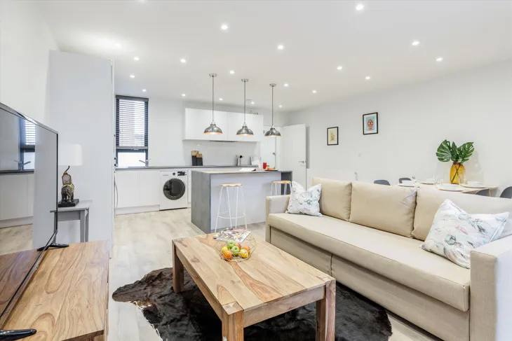 Flat Grange Road in Greater London