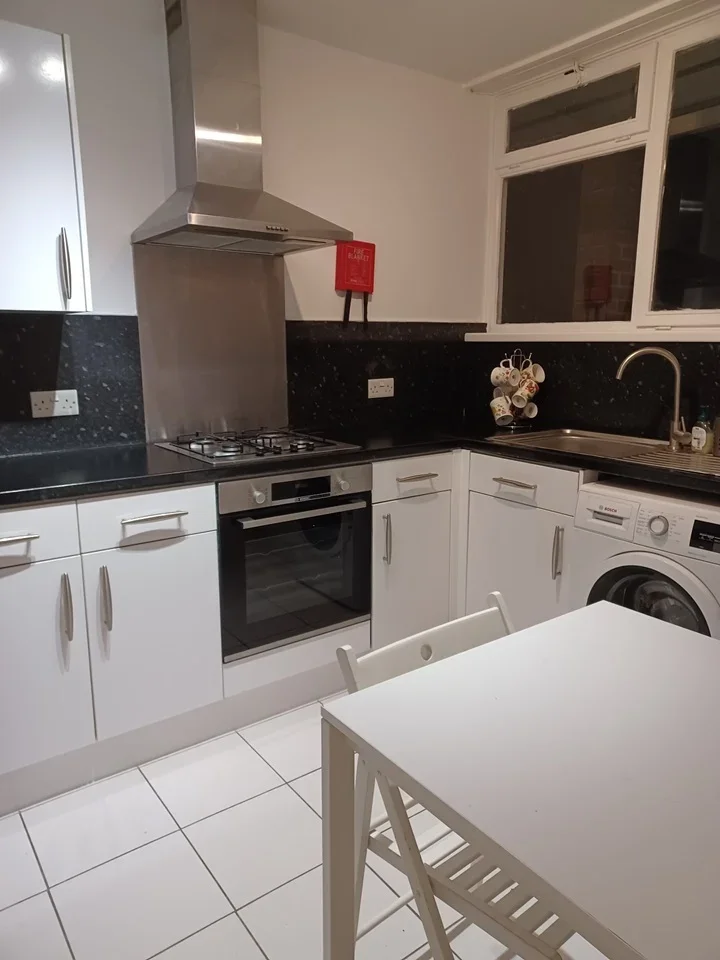 Room Carlton Vale in City of Westminster