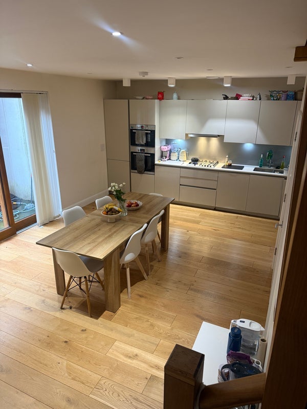 Room Meadow Road in Greater London