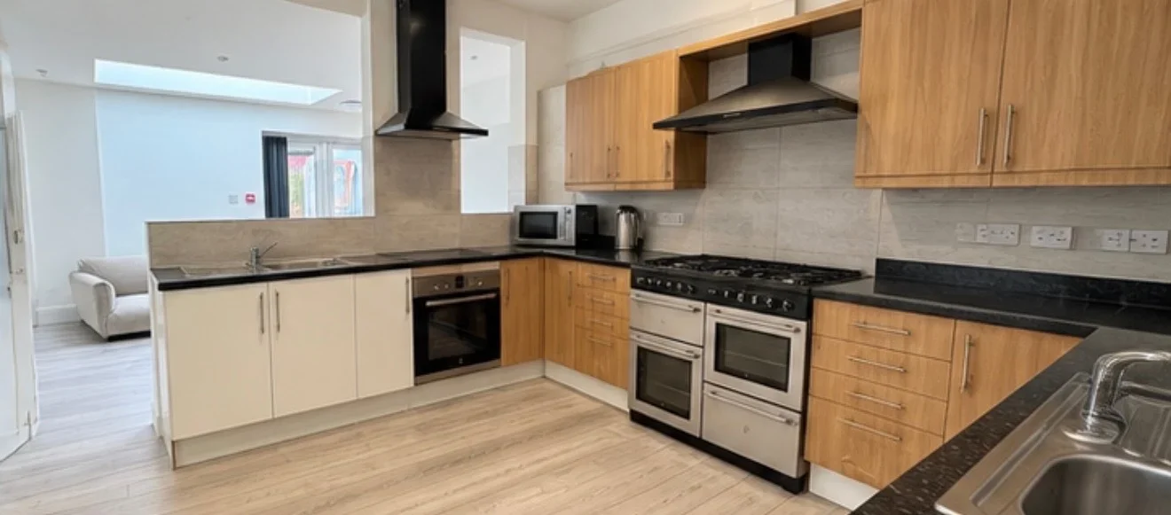 Room Uxbridge Road in Greater London