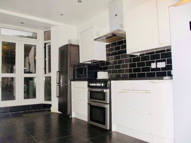Room Roland Road in Greater London