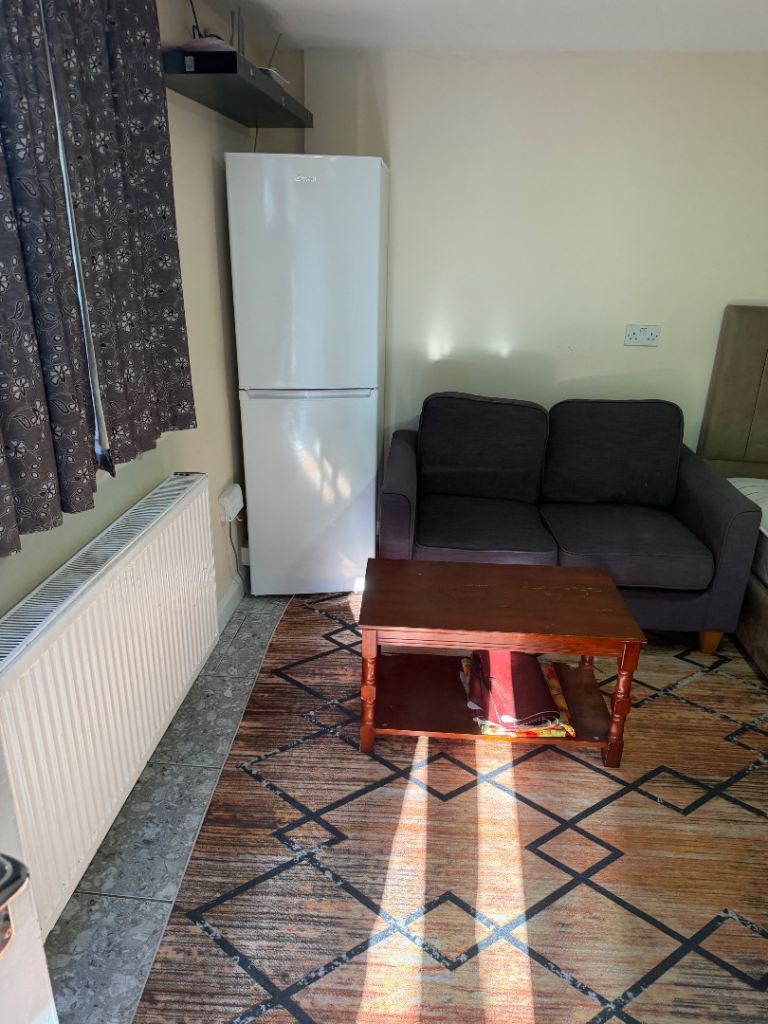 Flat Hartington Road in Greater London