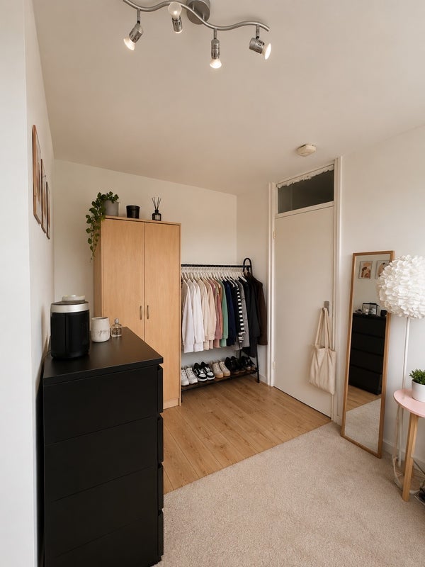 Room Treherne Court in Greater London