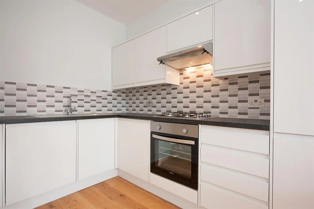 Flat Kings Road in Greater London