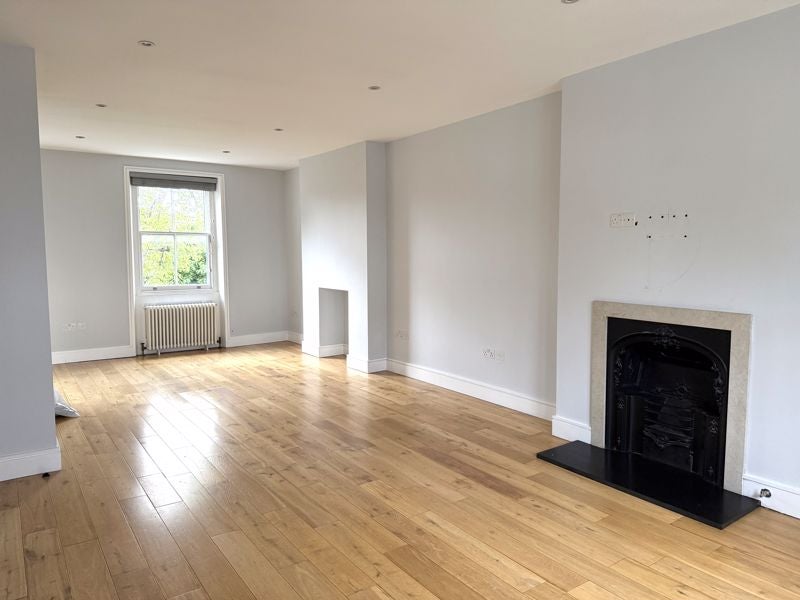 Flat Abbot's Place in Greater London