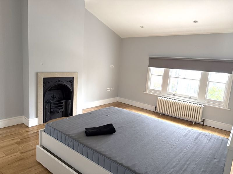 Flat Abbot's Place in Greater London