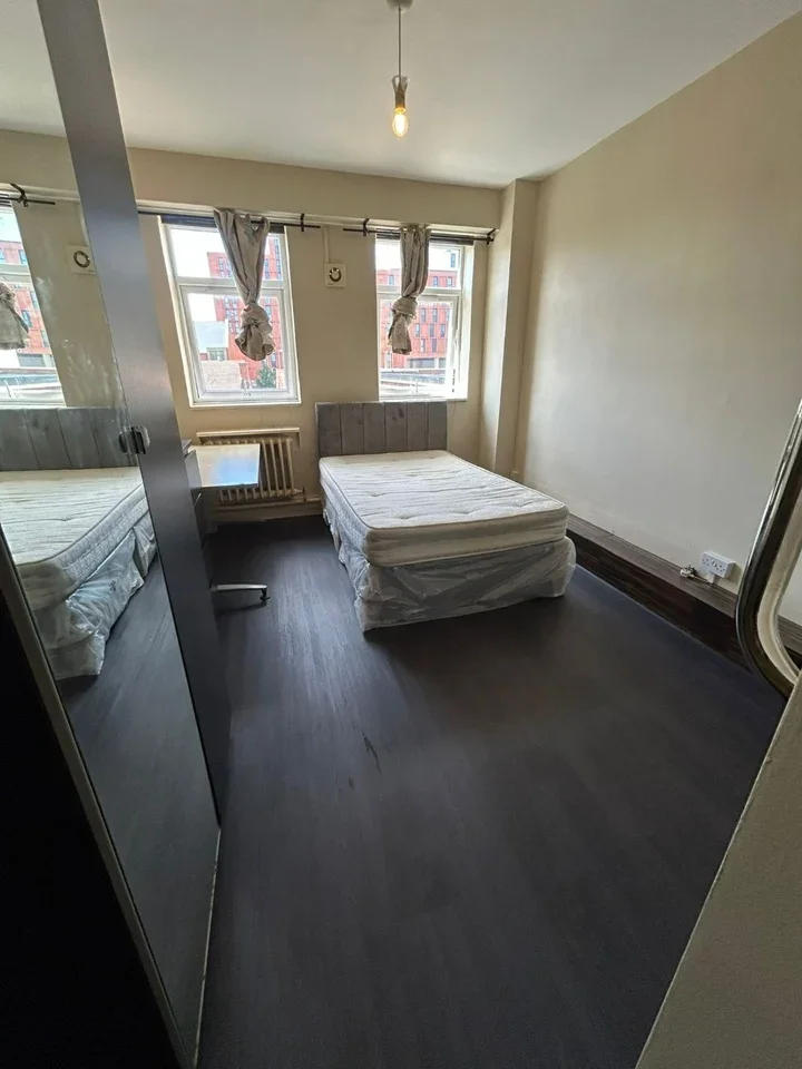 Room Corporation Street in Coventry