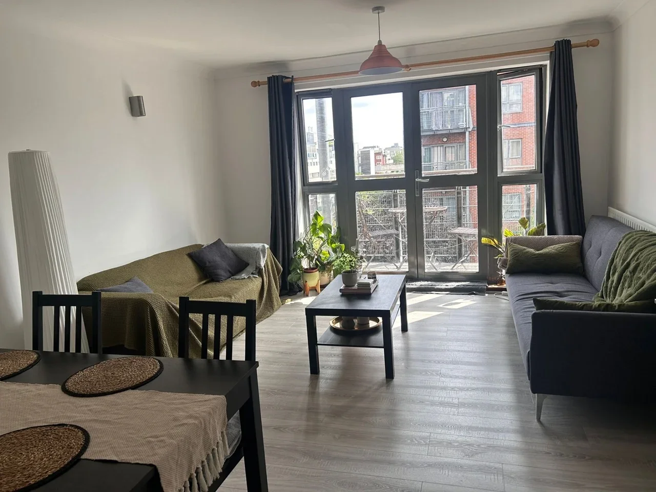 Flat Heathstan Road in Greater London