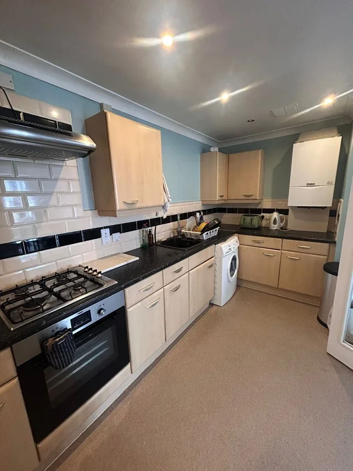 Flat Heathstan Road in Greater London