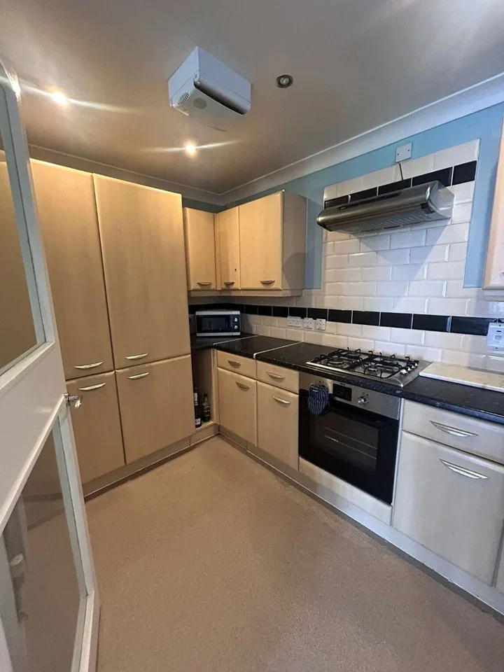Flat Heathstan Road in Greater London