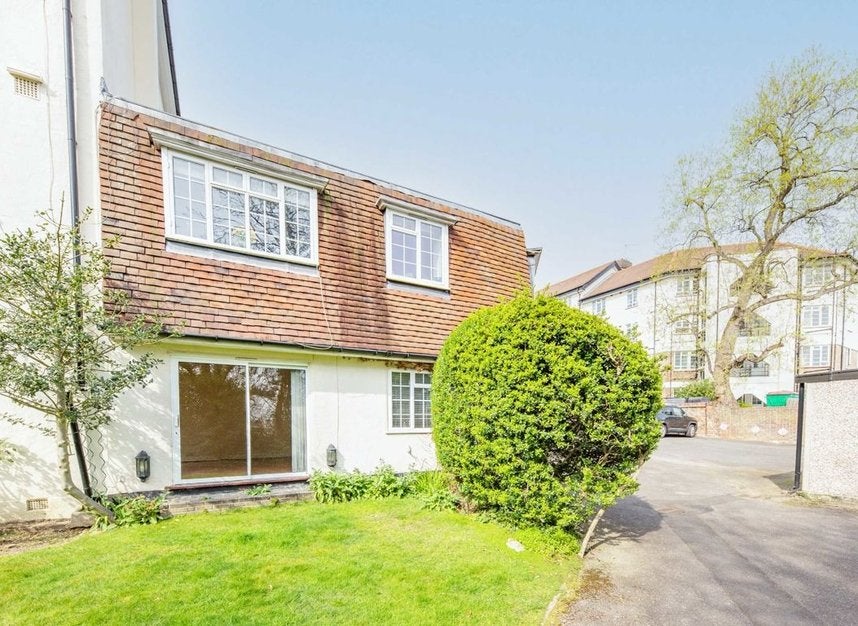 Flat The Downs in Greater London