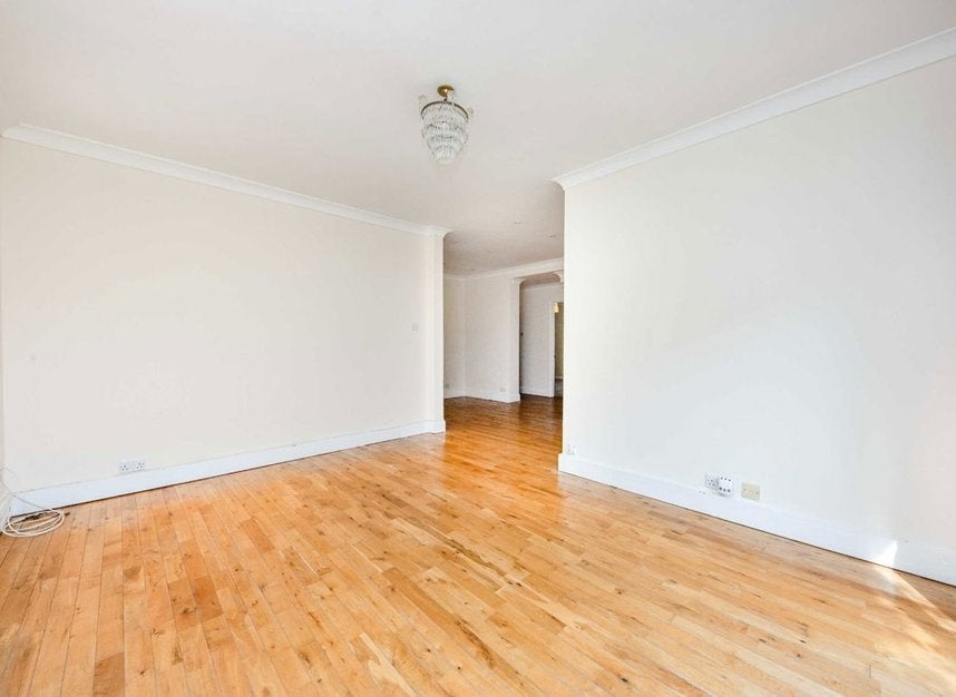 Flat The Downs in Greater London