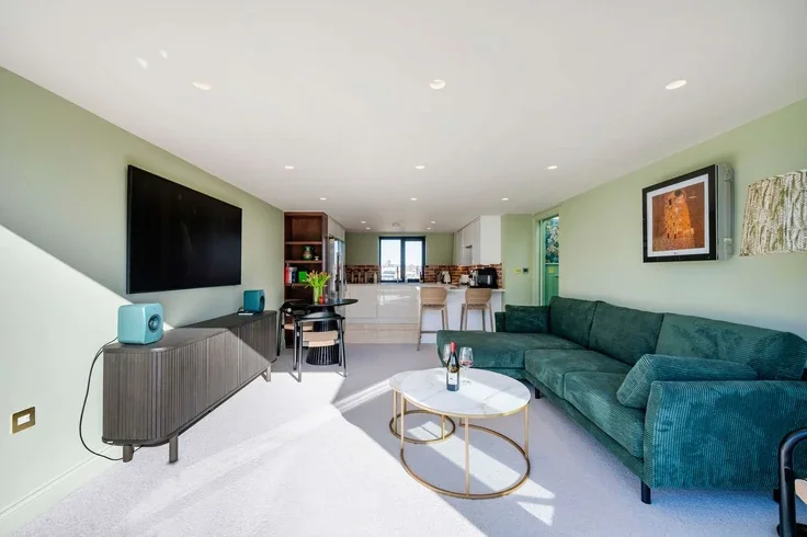 Flat Brompton Road in Greater London