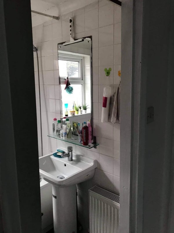 Room Clarendon Road in Greater London