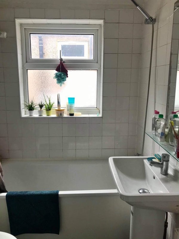 Room Clarendon Road in Greater London