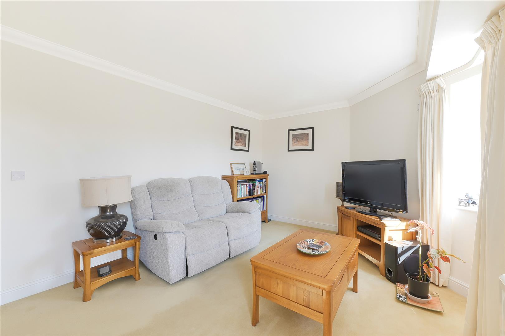 Flat Elizabeth Drive in Reigate and Banstead
