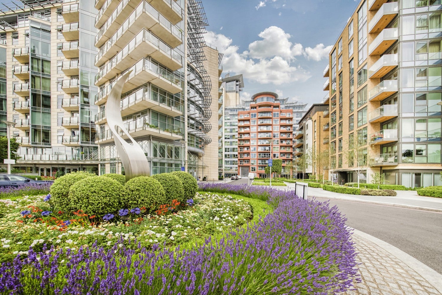Flat Juniper Drive in Greater London