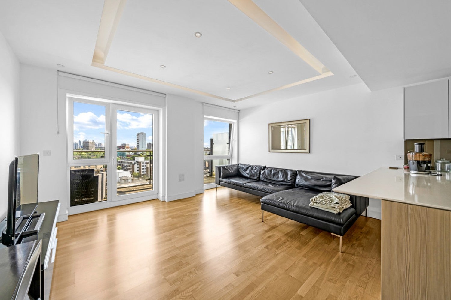 Flat Juniper Drive in Greater London