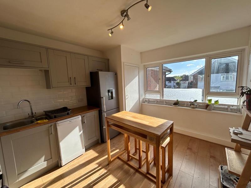 Flat Manor Lodge in Guildford