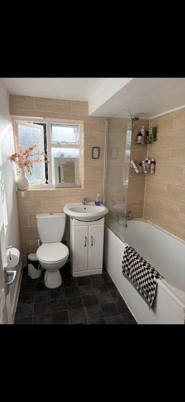 Room Jenner Road in Greater London