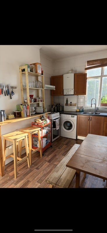 Room Jenner Road in Greater London