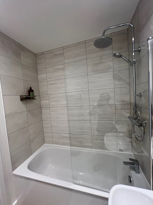 Room Pier Way in Greater London