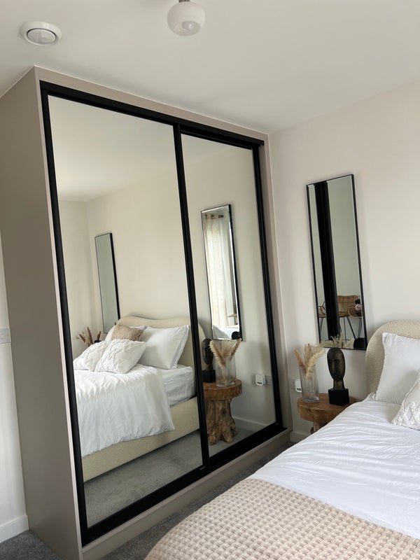 Room Pier Way in Greater London
