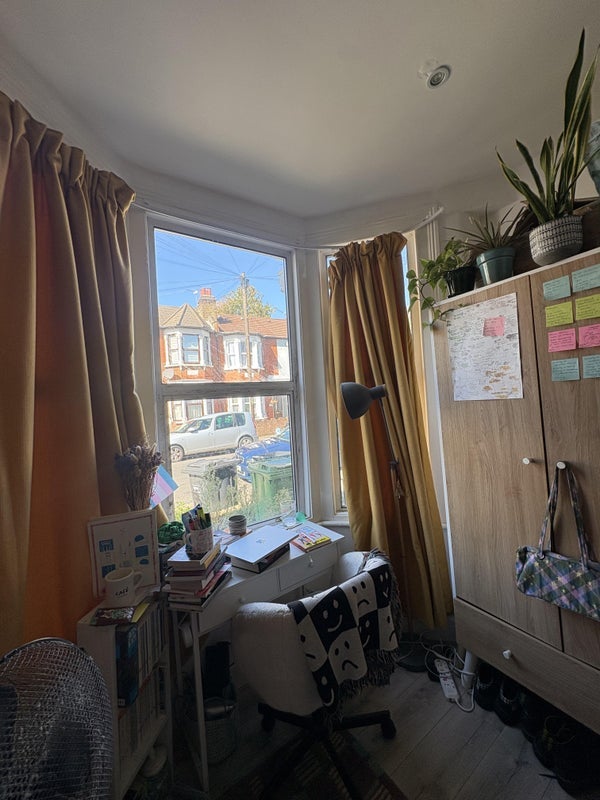 Room Arnold Road in Greater London