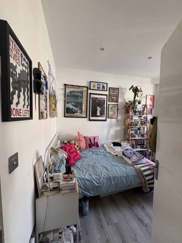 Room Arnold Road in Greater London
