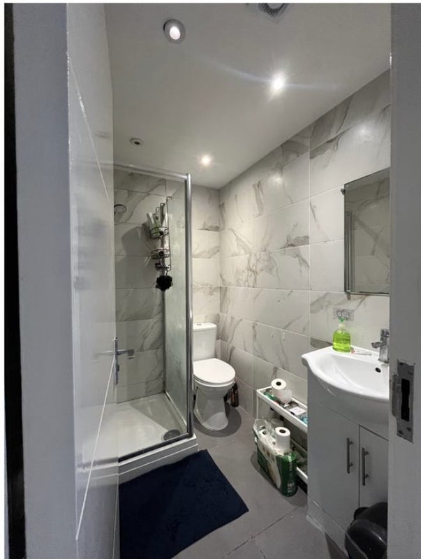 Room Arnold Road in Greater London