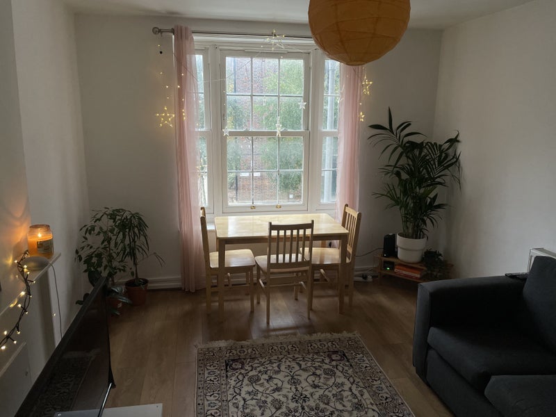 Room Bow Road in Greater London