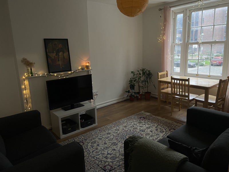 Room Bow Road in Greater London