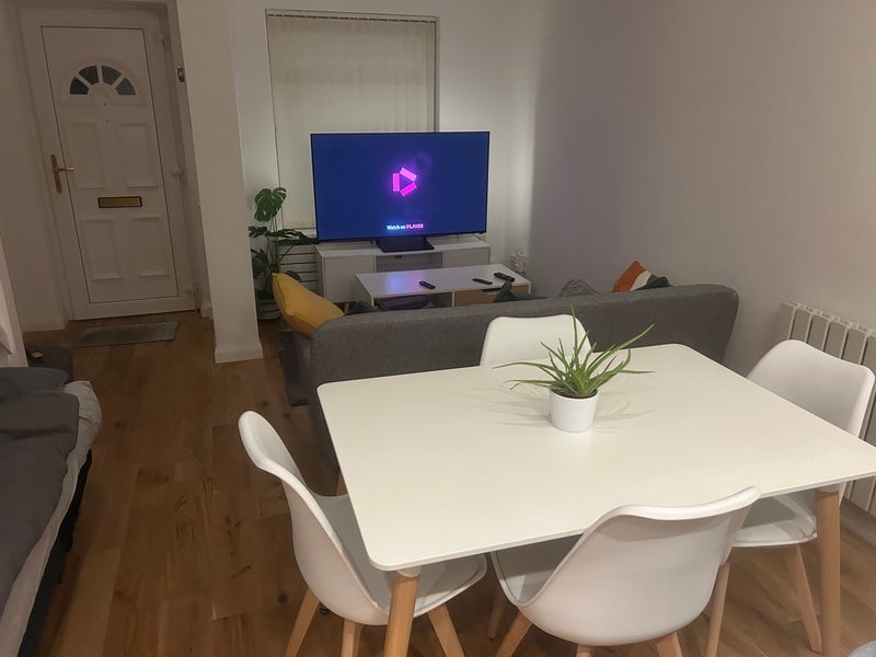 Room Foster Drive in Cardiff